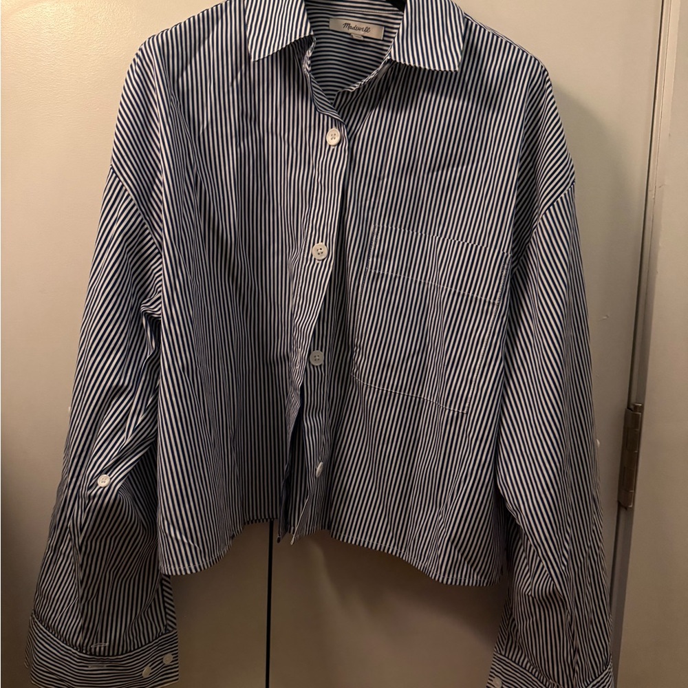 Madewell women’s Blue/white Striped cropped button down Shirt